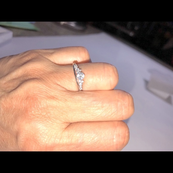COPY - Moissanite diamond chevon ring in Sterling Silver - Picture 3 of 12